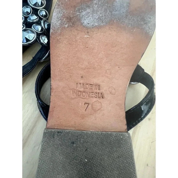 MYSTIQUE Women's Black Jeweled Florence Shell Stone Thong Sandals Size 7 - Picture 3 of 4